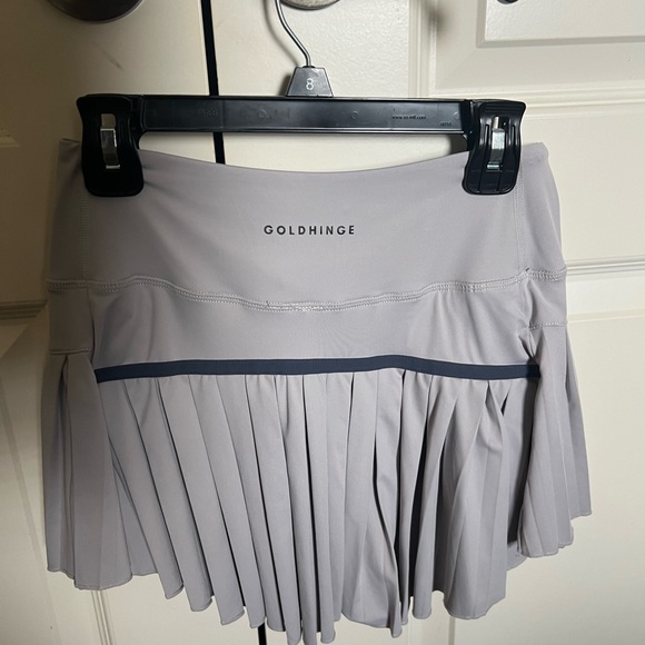Goldhinge Skirt is Size Small. Light grey color - Picture 3 of 3